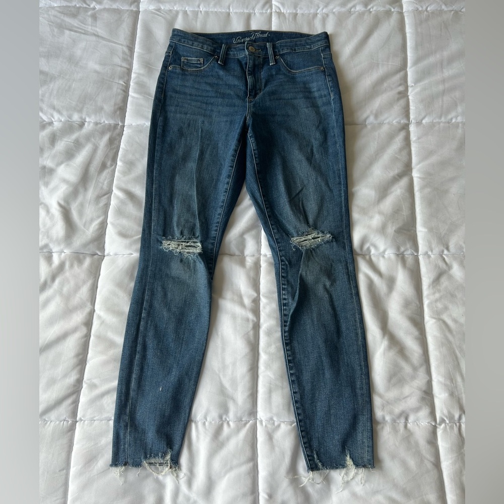 High-rise skinny Jean universal thread